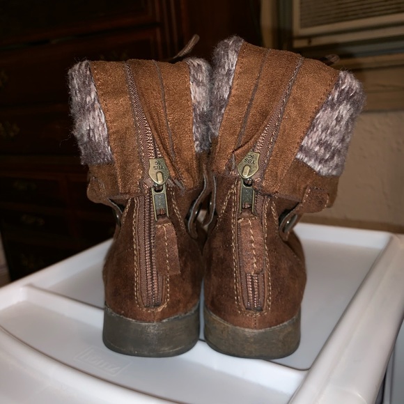 Size 7 boots - Picture 4 of 4